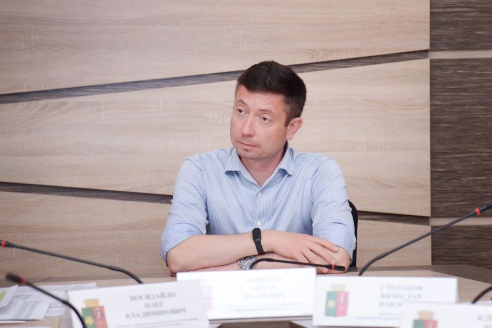 Первый заместитель главы администрации Евпатории Антон Новиков провёл традиционное еженедельное совещание с руководителями ресурсоснабжающих, коммунальных предприятий и управляющих компаний Первый заместитель главы администрации Евпатории Антон Новиков провёл традиционное еженедельное совещание с руководителями ресурсоснабжающих, коммунальных предприятий и управляющих компаний