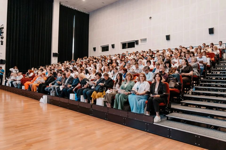 В Новом Херсонесе собрались гуманитарии со всей России В Новом Херсонесе собрались гуманитарии со всей России