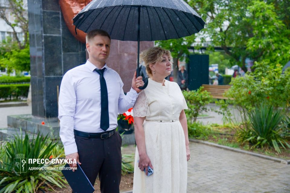 В Евпатории отметили День пограничника В Евпатории отметили День пограничника