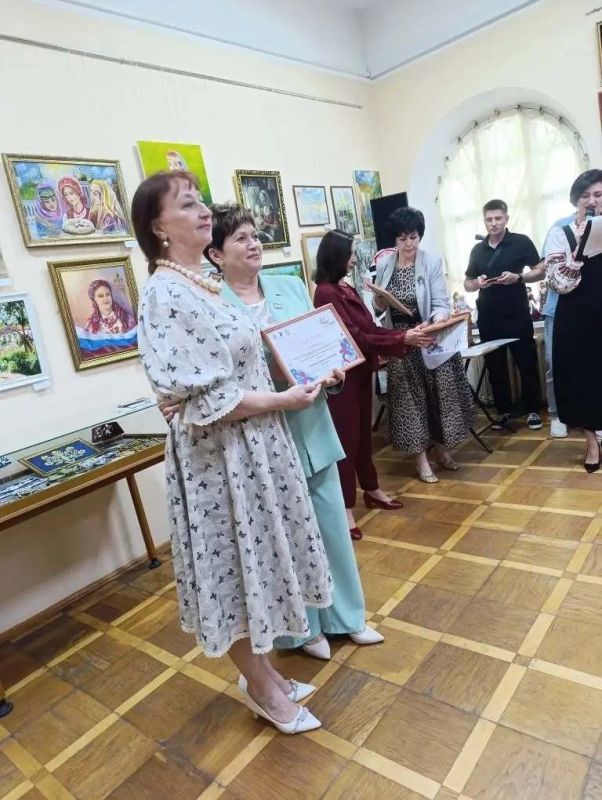 Открытие выставки в рамках Всекрымского смотра-конкурса любительского искусства "Ступени мастерства" Открытие выставки в рамках Всекрымского смотра-конкурса любительского искусства "Ступени мастерства"