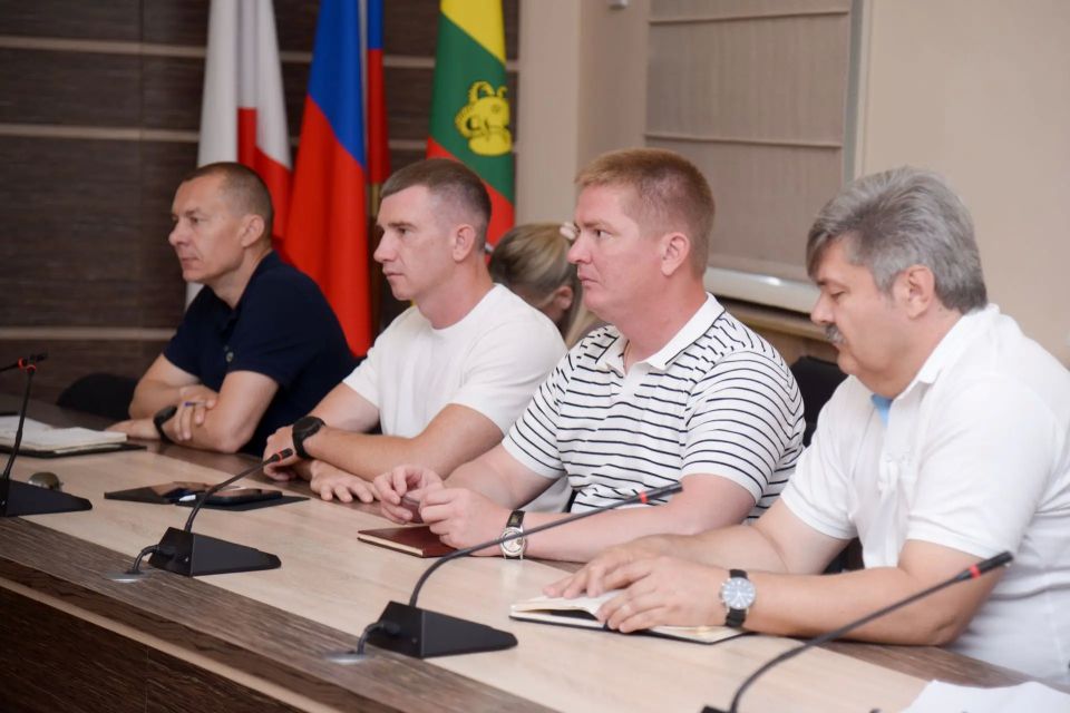Первый заместитель главы администрации Евпатории Антон Новиков провёл традиционное еженедельное совещание с руководителями ресурсоснабжающих, коммунальных предприятий и управляющих компаний Первый заместитель главы администрации Евпатории Антон Новиков провёл традиционное еженедельное совещание с руководителями ресурсоснабжающих, коммунальных предприятий и управляющих компаний
