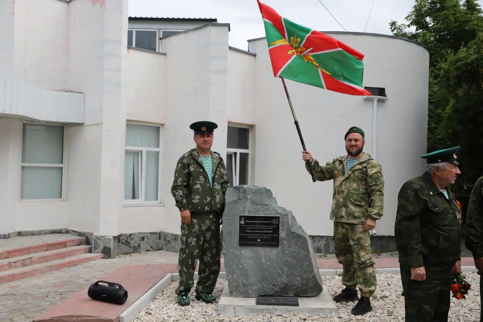 В Центральной районной библиотеке имени А.С. Пушкина прошло мероприятие, посвященное 108-й годовщине со дня образования пограничных войск В Центральной районной библиотеке имени А.С. Пушкина прошло мероприятие, посвященное 108-й годовщине со дня образования пограничных войск