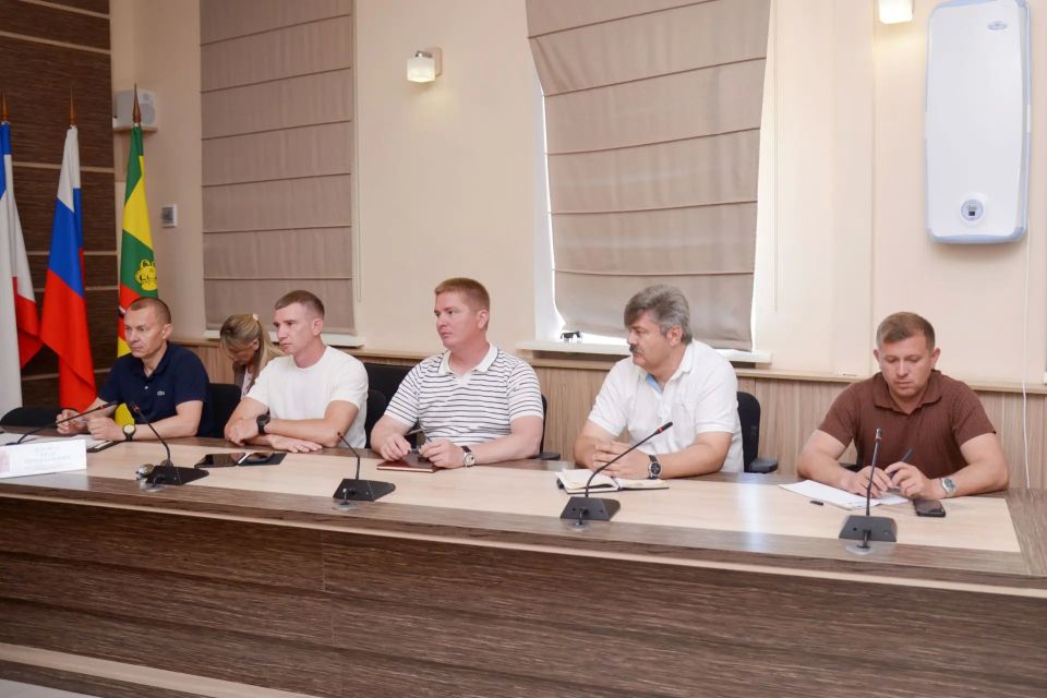 Первый заместитель главы администрации Евпатории Антон Новиков провёл традиционное еженедельное совещание с руководителями ресурсоснабжающих, коммунальных предприятий и управляющих компаний Первый заместитель главы администрации Евпатории Антон Новиков провёл традиционное еженедельное совещание с руководителями ресурсоснабжающих, коммунальных предприятий и управляющих компаний