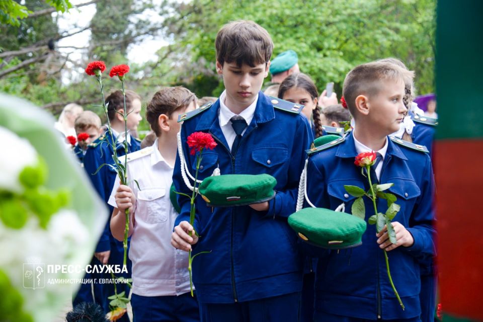 В Евпатории отметили День пограничника В Евпатории отметили День пограничника