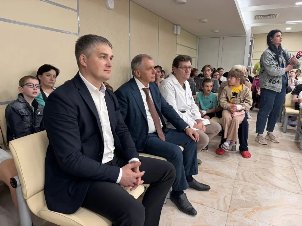 Председатель Госсовета Крыма Владимир Константинов посетил Республиканскую детскую клиническую больницу Председатель Госсовета Крыма Владимир Константинов посетил Республиканскую детскую клиническую больницу