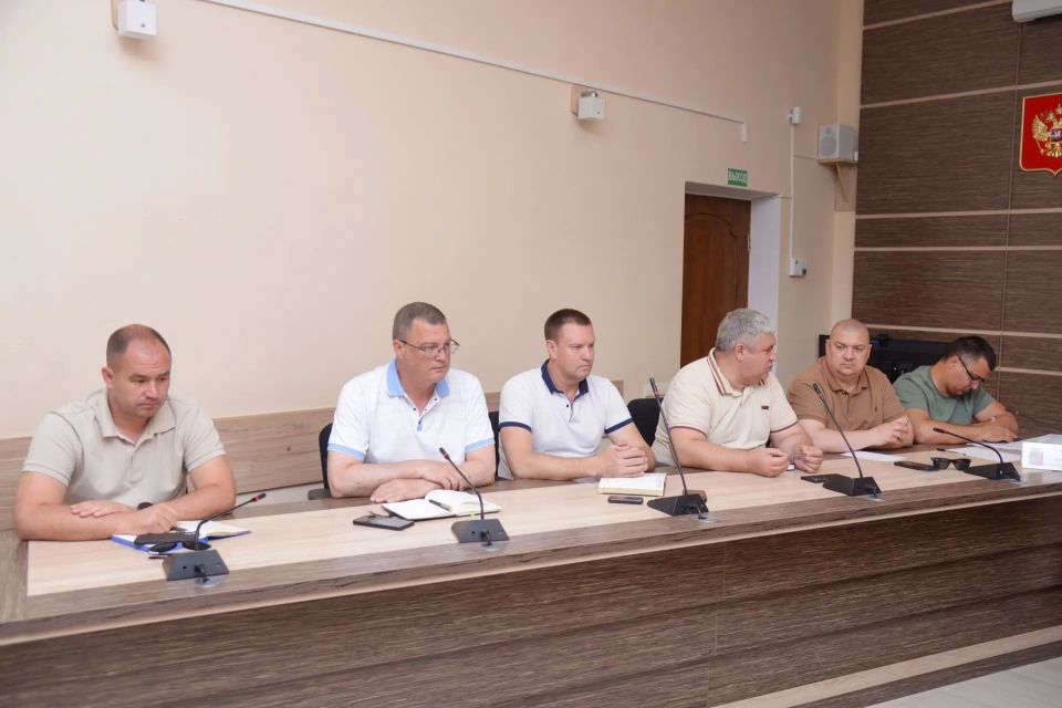 Первый заместитель главы администрации Евпатории Антон Новиков провёл традиционное еженедельное совещание с руководителями ресурсоснабжающих, коммунальных предприятий и управляющих компаний Первый заместитель главы администрации Евпатории Антон Новиков провёл традиционное еженедельное совещание с руководителями ресурсоснабжающих, коммунальных предприятий и управляющих компаний