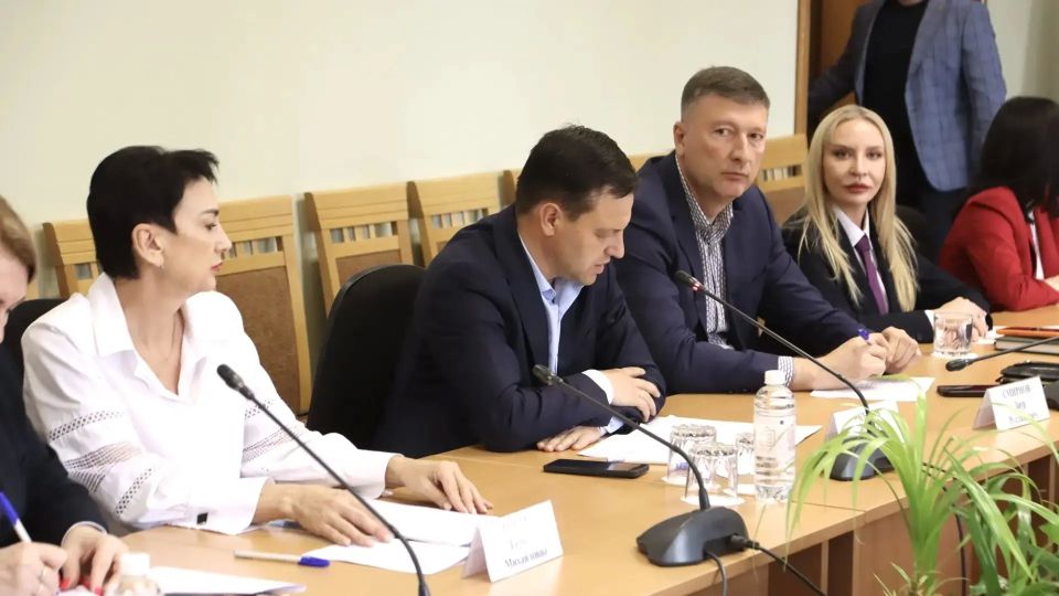 Руслан Якубов принял участие в заседании Комитета Госсовета Республики Крым по межнациональным отношениям Руслан Якубов принял участие в заседании Комитета Госсовета Республики Крым по межнациональным отношениям