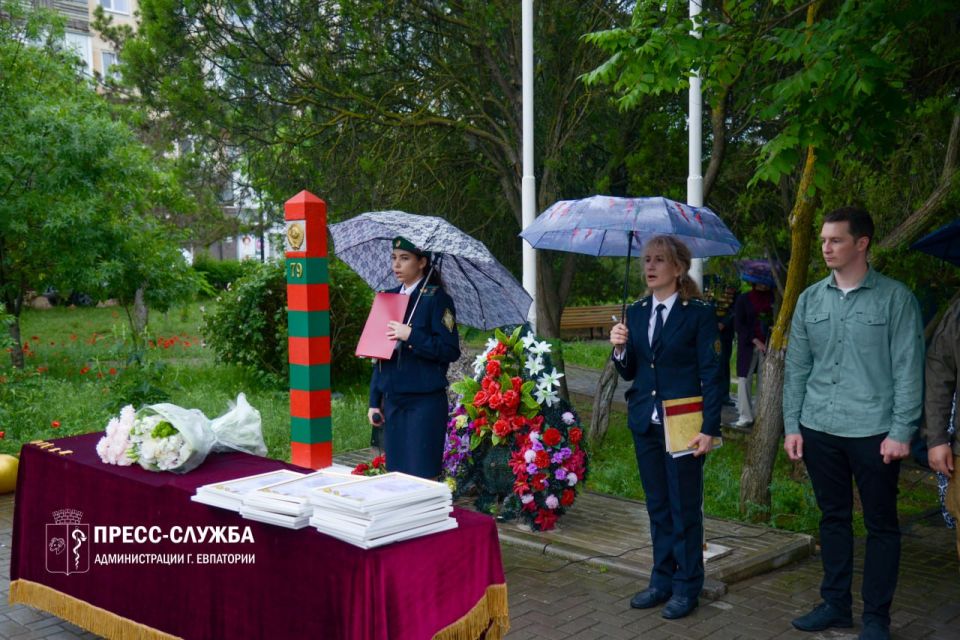 В Евпатории отметили День пограничника