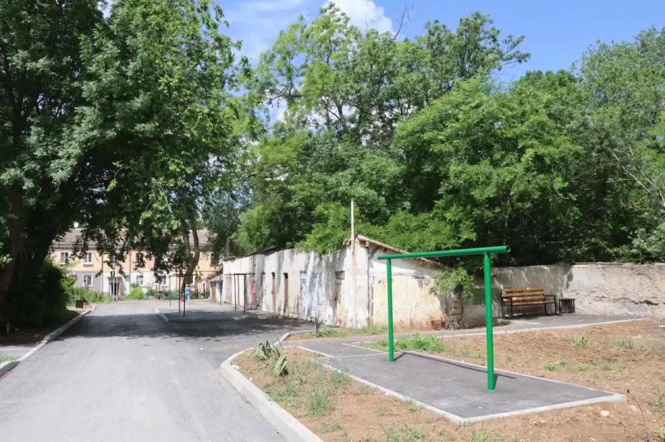 Иван Кошель: В рамках рабочего выезда вместе с главой муниципального образования Денисом Колесником и представителем подрядной организации осмотрели также территории дворов по ул. Энгельса, 11, ул. 12 Апреля, 18, ул.... Иван Кошель: В рамках рабочего выезда вместе с главой муниципального образования Денисом Колесником и представителем подрядной организации осмотрели также территории дворов по ул. Энгельса, 11, ул. 12 Апреля, 18, ул....