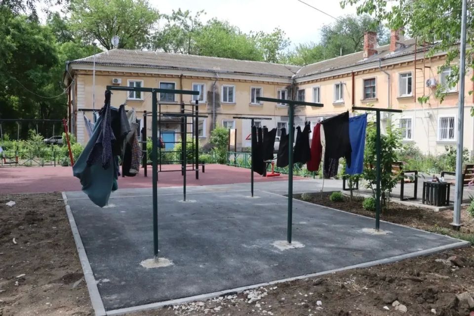 Иван Кошель: В рамках рабочего выезда вместе с главой муниципального образования Денисом Колесником и представителем подрядной организации осмотрели также территории дворов по ул. Энгельса, 11, ул. 12 Апреля, 18, ул.... Иван Кошель: В рамках рабочего выезда вместе с главой муниципального образования Денисом Колесником и представителем подрядной организации осмотрели также территории дворов по ул. Энгельса, 11, ул. 12 Апреля, 18, ул....