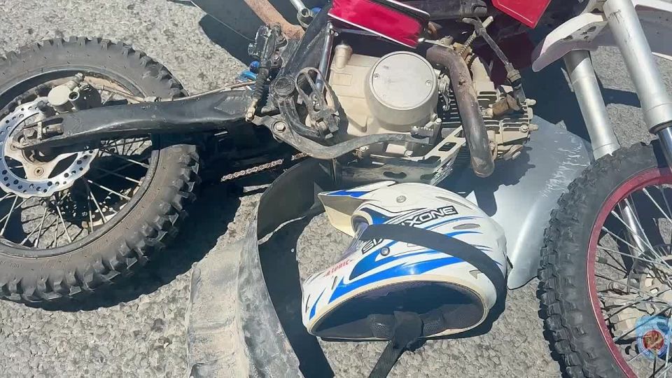 В Севастополе полицейские устанавливают обстоятельства ДТП, в результате которого пострадал 33-летний мотоциклист, не имеющий права управления