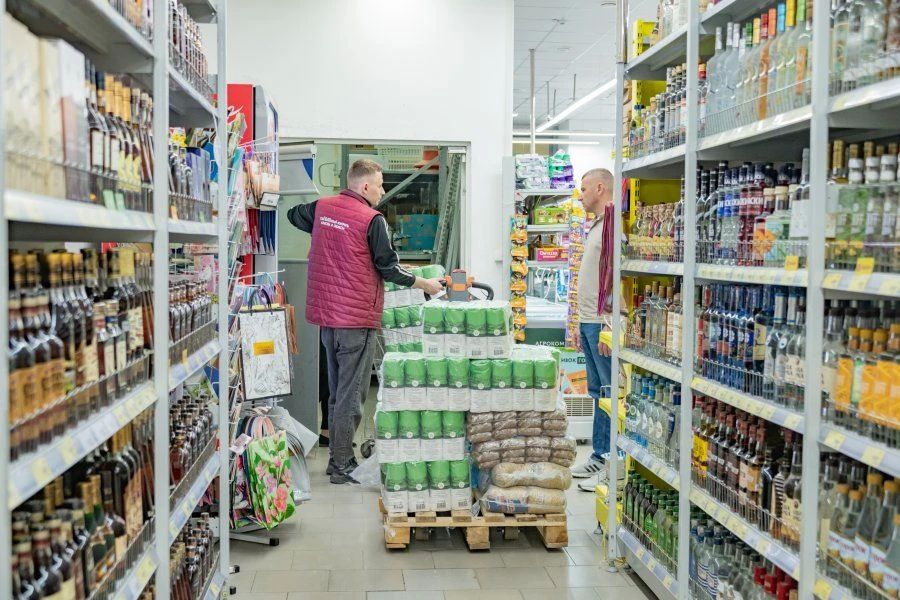 Продуктов на складах достаточно, их хватит до полутора месяцев Продуктов на складах достаточно, их хватит до полутора месяцев