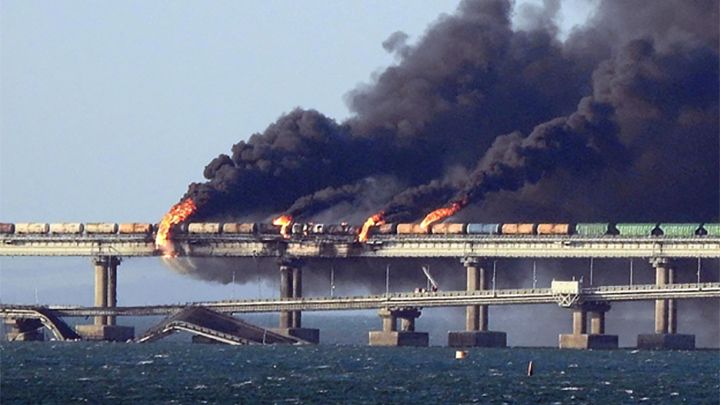 Специальная морская операция: "Непотопляемый авианосец" в ловушке. ВСУ ударят по Крымскому мосту Специальная морская операция: "Непотопляемый авианосец" в ловушке. ВСУ ударят по Крымскому мосту