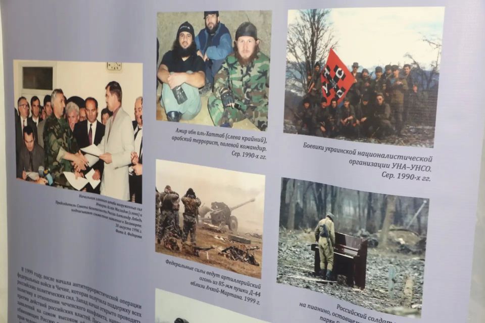 В Бахчисарайском районном доме культуры открылась выставка, посвященная защите суверенитета Российской Федерации В Бахчисарайском районном доме культуры открылась выставка, посвященная защите суверенитета Российской Федерации