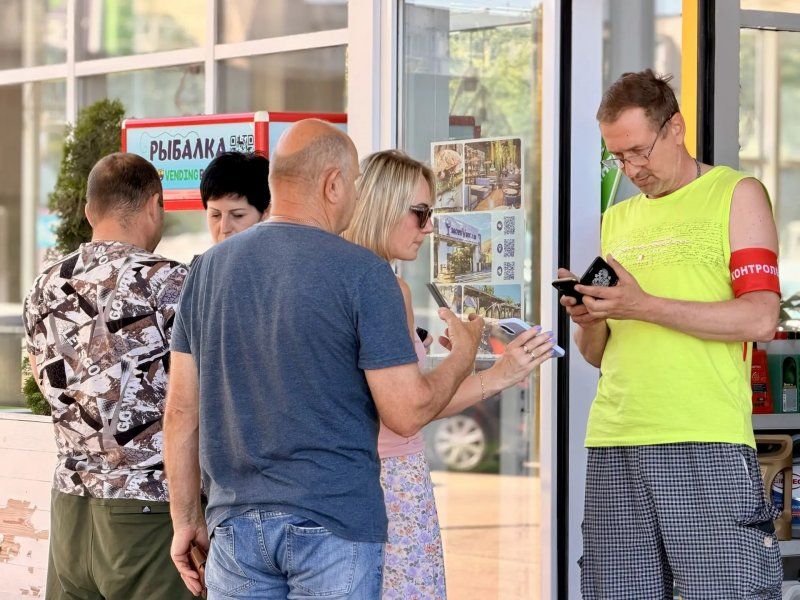 На севастопольских АЗС дежурят сотрудники городских департаментов и предприятий На севастопольских АЗС дежурят сотрудники городских департаментов и предприятий