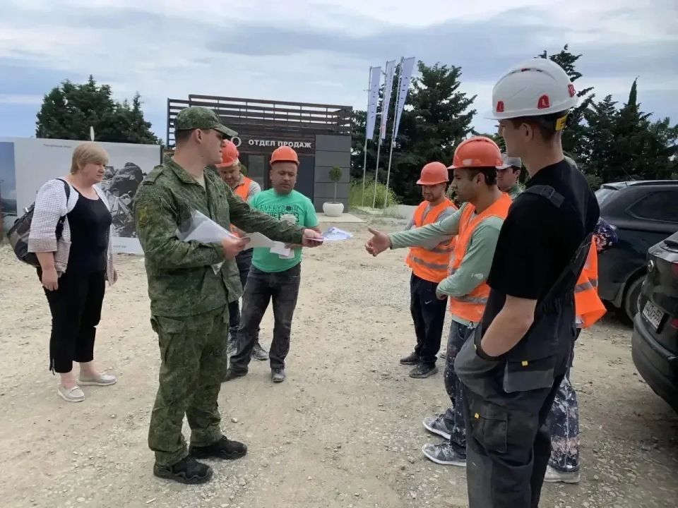 Очередная встреча с иностранными гражданами прошла в Алуште Очередная встреча с иностранными гражданами прошла в Алуште
