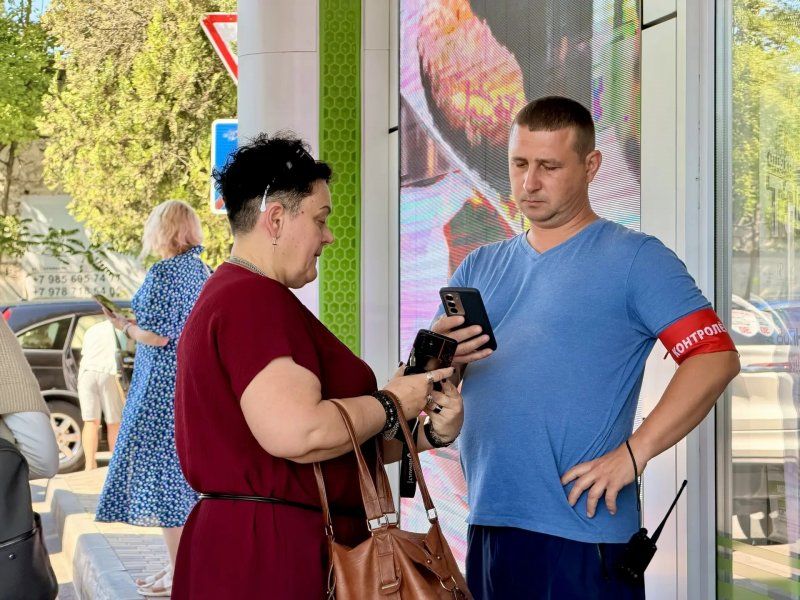 На севастопольских АЗС дежурят сотрудники городских департаментов и предприятий На севастопольских АЗС дежурят сотрудники городских департаментов и предприятий