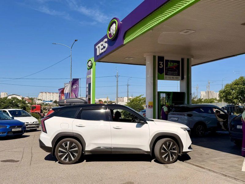 На севастопольских АЗС дежурят сотрудники городских департаментов и предприятий На севастопольских АЗС дежурят сотрудники городских департаментов и предприятий
