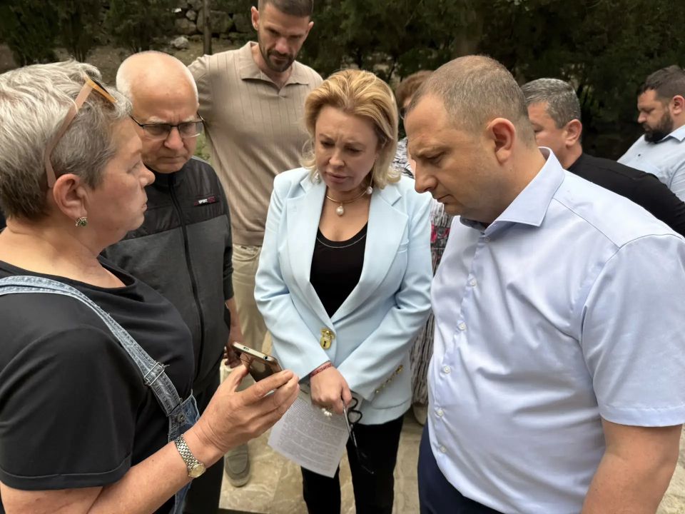 Янина Павленко: По многочисленным обращениям граждан выехали в сквер Шевченко Янина Павленко: По многочисленным обращениям граждан выехали в сквер Шевченко