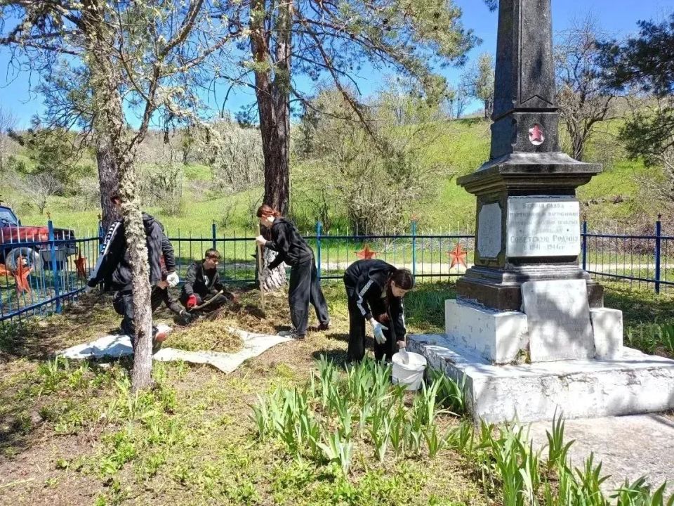Лето в самом разгаре и 527 ребят из школьных лесничеств ушли на заслуженные каникулы Лето в самом разгаре и 527 ребят из школьных лесничеств ушли на заслуженные каникулы