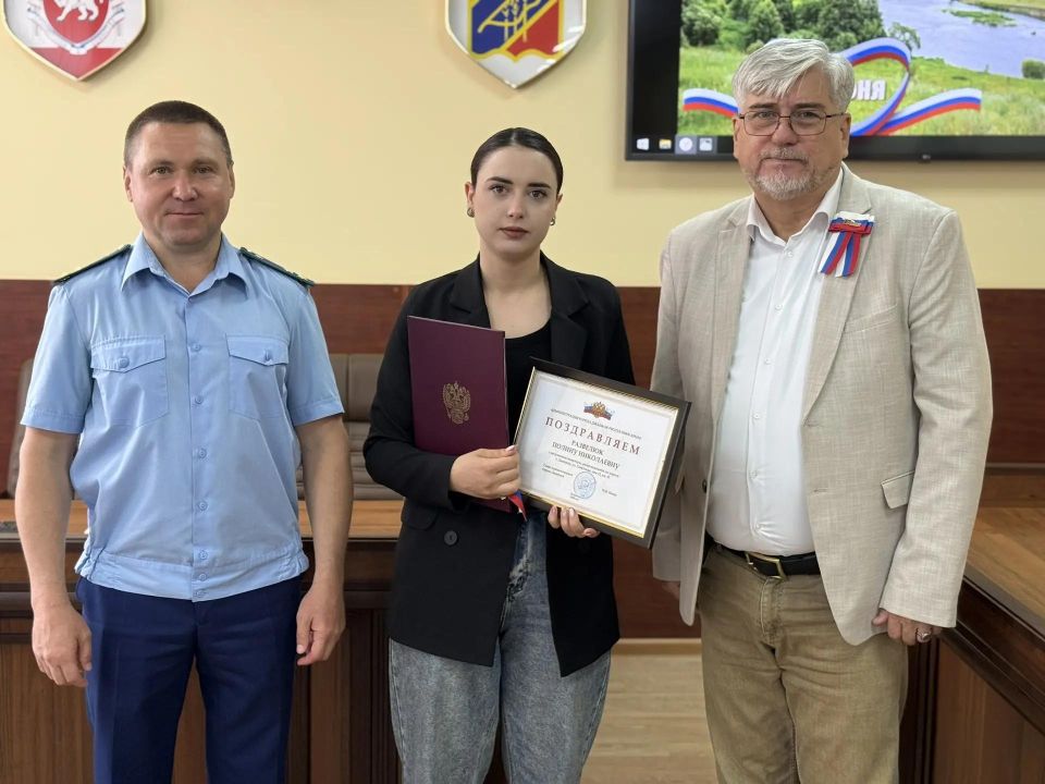 Ключи от благоустроенного жилья: ещё пятерым жителям из числа детей-сирот вручены ключи квартир Ключи от благоустроенного жилья: ещё пятерым жителям из числа детей-сирот вручены ключи квартир