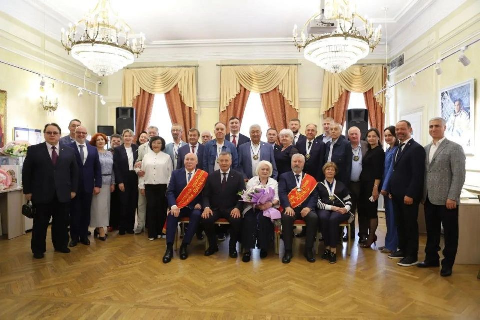 Олег Лобов провел ряд встреч в учреждениях культуры Иркутской области Олег Лобов провел ряд встреч в учреждениях культуры Иркутской области