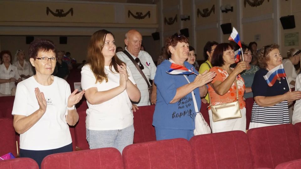 В преддверии Дня России, который отмечается 12 июня, в районном Доме культуры пгт Советского состоялся праздничный концерт, собравший жителей и гостей района В преддверии Дня России, который отмечается 12 июня, в районном Доме культуры пгт Советского состоялся праздничный концерт, собравший жителей и гостей района