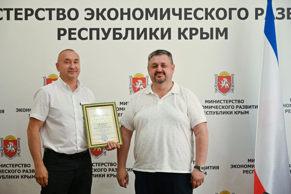 Работаем на результат. Накануне Дня России заместитель министра экономического развития РК Олег Чибеляев поздравил коллег и сотрудников организаций, отнесённых к ведению Министерства, а также вручил заслуженные награды Работаем на результат. Накануне Дня России заместитель министра экономического развития РК Олег Чибеляев поздравил коллег и сотрудников организаций, отнесённых к ведению Министерства, а также вручил заслуженные награды