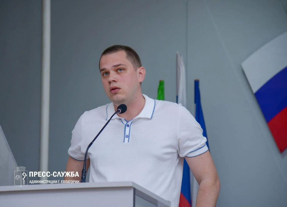 Илья Сениченко поздравил сотрудников полиции с Днем России Илья Сениченко поздравил сотрудников полиции с Днем России