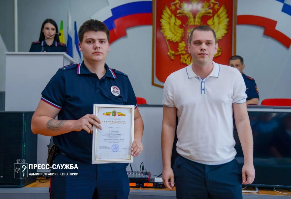 Илья Сениченко поздравил сотрудников полиции с Днем России Илья Сениченко поздравил сотрудников полиции с Днем России