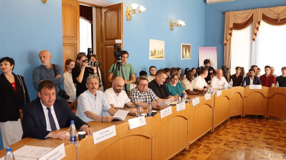 Анастасия Гридчина: Сегодня Комитет по народной дипломатии и межрегиональным связям Государственного Совета Республики Крым совместно с Крымским федеральным университетом провёл международный круглый стол на тему:... Анастасия Гридчина: Сегодня Комитет по народной дипломатии и межрегиональным связям Государственного Совета Республики Крым совместно с Крымским федеральным университетом провёл международный круглый стол на тему:...