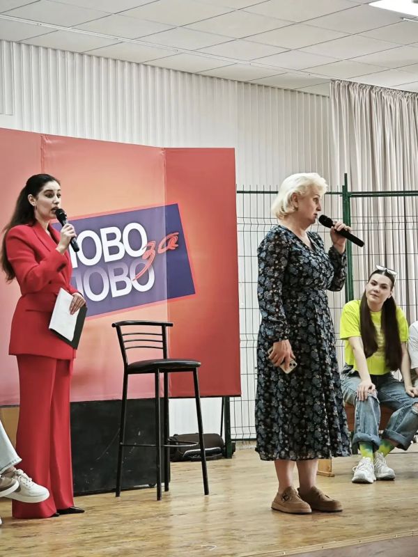 Театр, который предупреждает: «Фон Театр, который предупреждает: «Фон