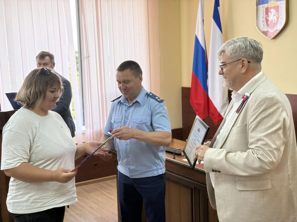 Ключи от благоустроенного жилья: ещё пятерым жителям из числа детей-сирот вручены ключи квартир Ключи от благоустроенного жилья: ещё пятерым жителям из числа детей-сирот вручены ключи квартир