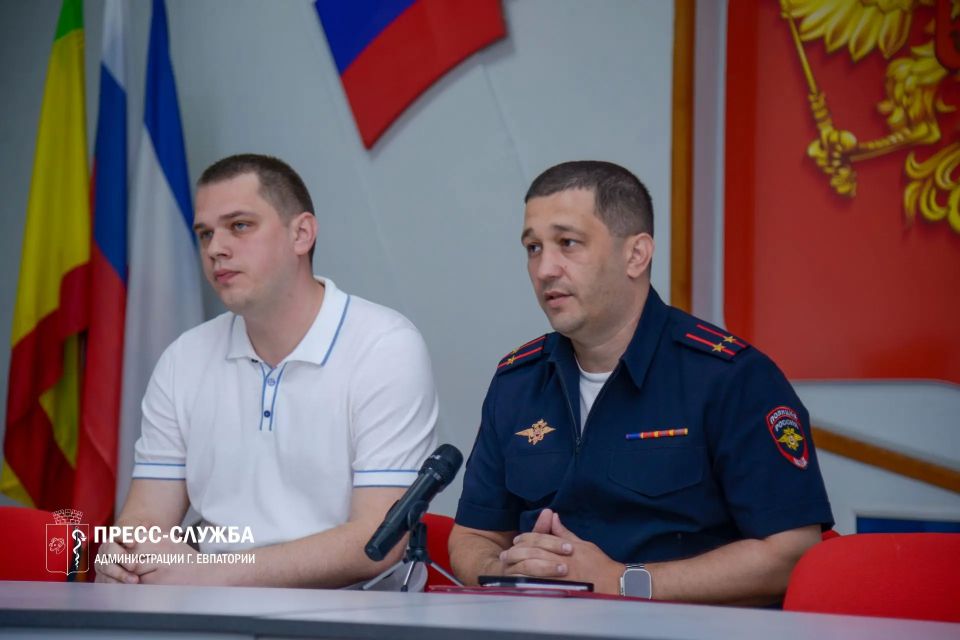 Илья Сениченко поздравил сотрудников полиции с Днем России