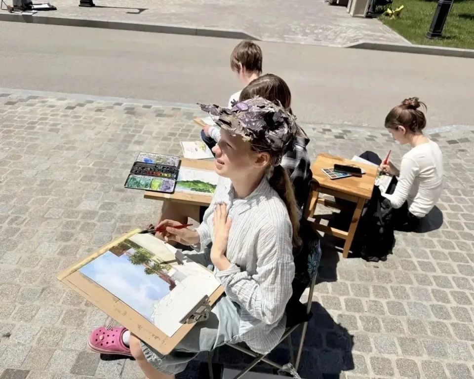 Юные севастопольские художники вышли на летние пленэры Юные севастопольские художники вышли на летние пленэры