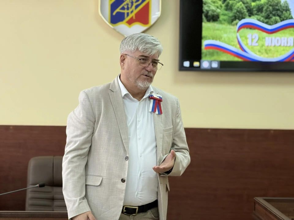 Ключи от благоустроенного жилья: ещё пятерым жителям из числа детей-сирот вручены ключи квартир Ключи от благоустроенного жилья: ещё пятерым жителям из числа детей-сирот вручены ключи квартир