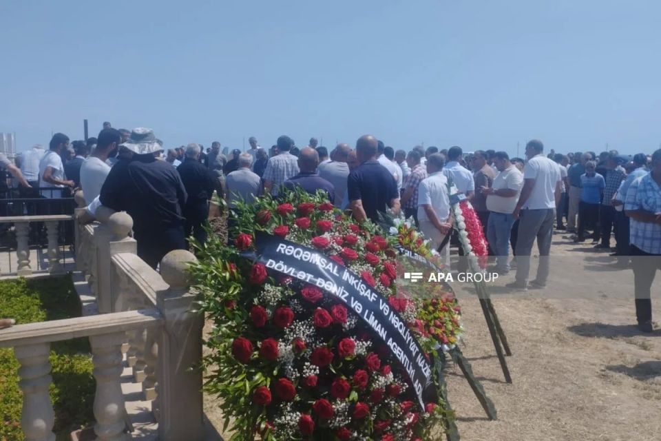 В Азербайджане похоронили убитого украинским дроном капитана грузового судна Фуада Оруджова В Азербайджане похоронили убитого украинским дроном капитана грузового судна Фуада Оруджова
