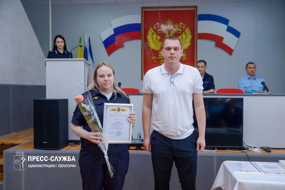Илья Сениченко поздравил сотрудников полиции с Днем России Илья Сениченко поздравил сотрудников полиции с Днем России