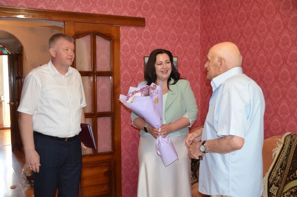 Почетный гражданин Феодосии Николай Андреевич Гордиенко отметил вековой юбилей Почетный гражданин Феодосии Николай Андреевич Гордиенко отметил вековой юбилей
