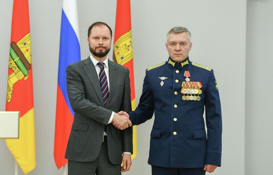 Королев накануне Дня России наградил жителей Тверской области