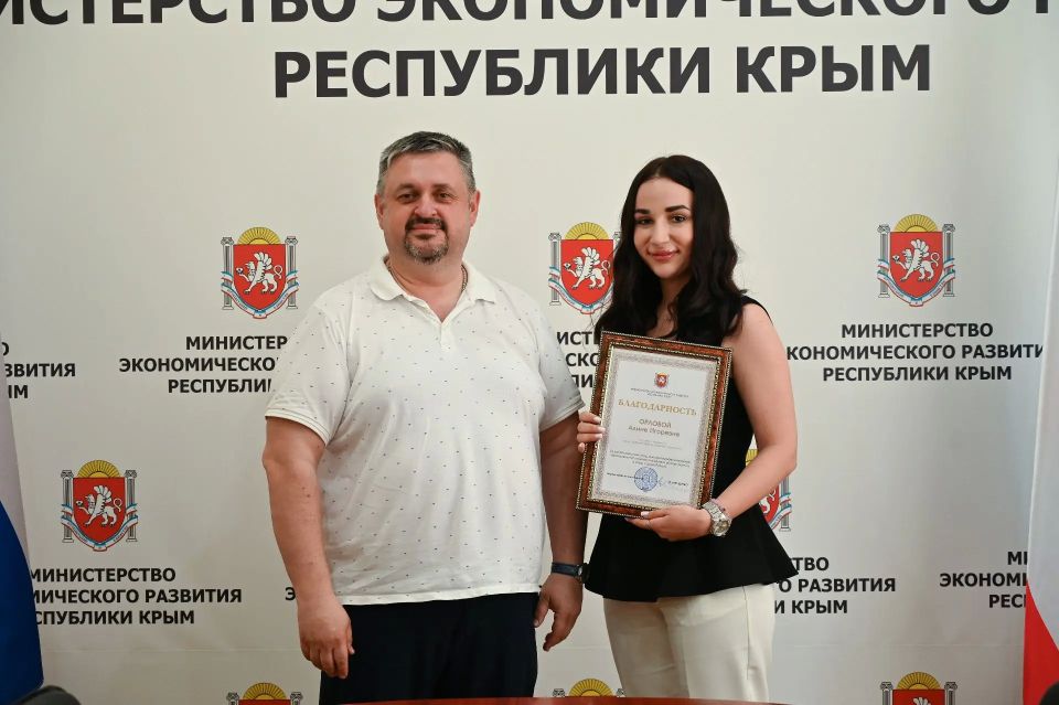 Работаем на результат. Накануне Дня России заместитель министра экономического развития РК Олег Чибеляев поздравил коллег и сотрудников организаций, отнесённых к ведению Министерства, а также вручил заслуженные награды Работаем на результат. Накануне Дня России заместитель министра экономического развития РК Олег Чибеляев поздравил коллег и сотрудников организаций, отнесённых к ведению Министерства, а также вручил заслуженные награды