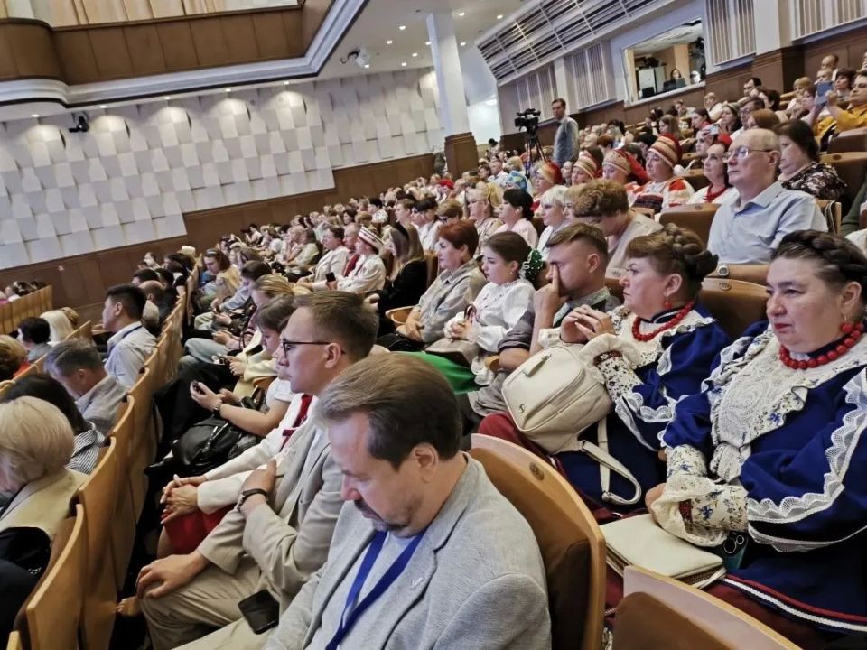 Крымская делегация принимает участие в Форуме культуры народов России ( г. Новосибирск) Крымская делегация принимает участие в Форуме культуры народов России ( г. Новосибирск)