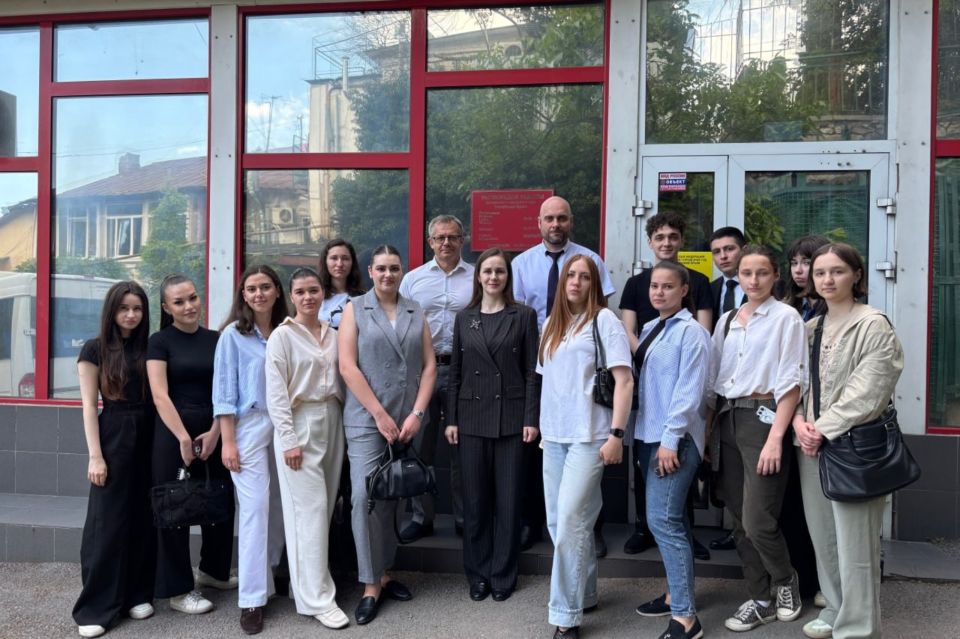 Будущие юристы посетили Ялтинский городской суд
