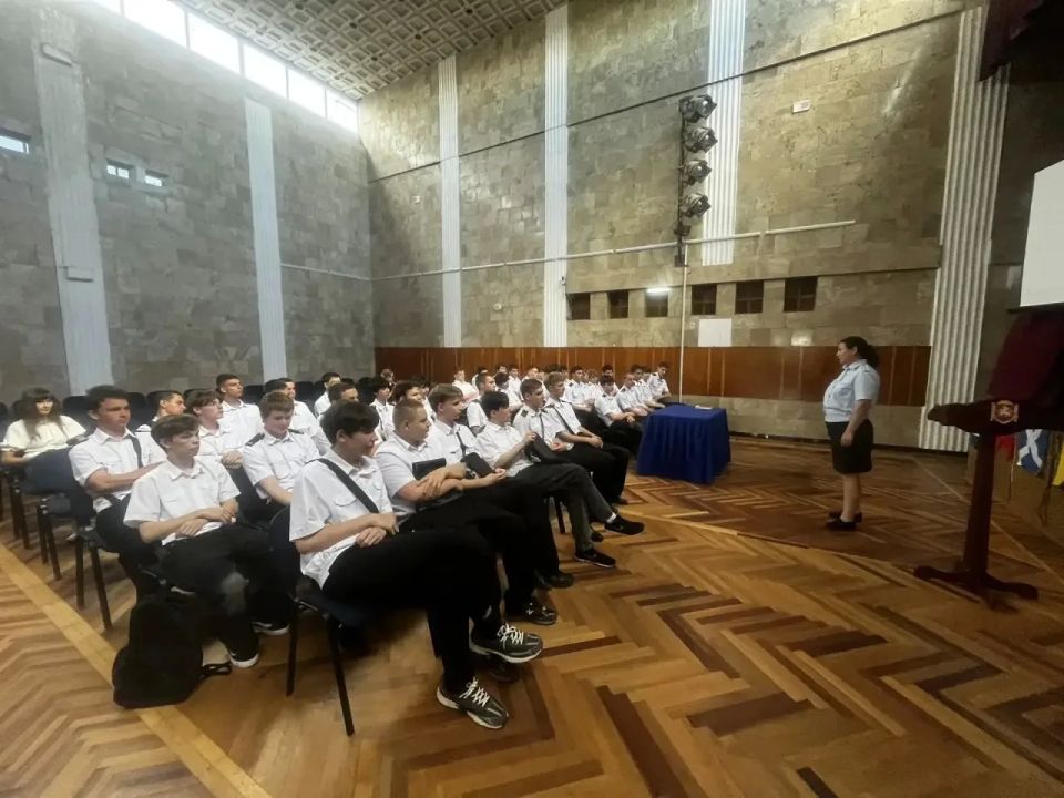 В Керчи и Багерово полицейские научили студентов и школьников безопасному поведению на железной дороге В Керчи и Багерово полицейские научили студентов и школьников безопасному поведению на железной дороге