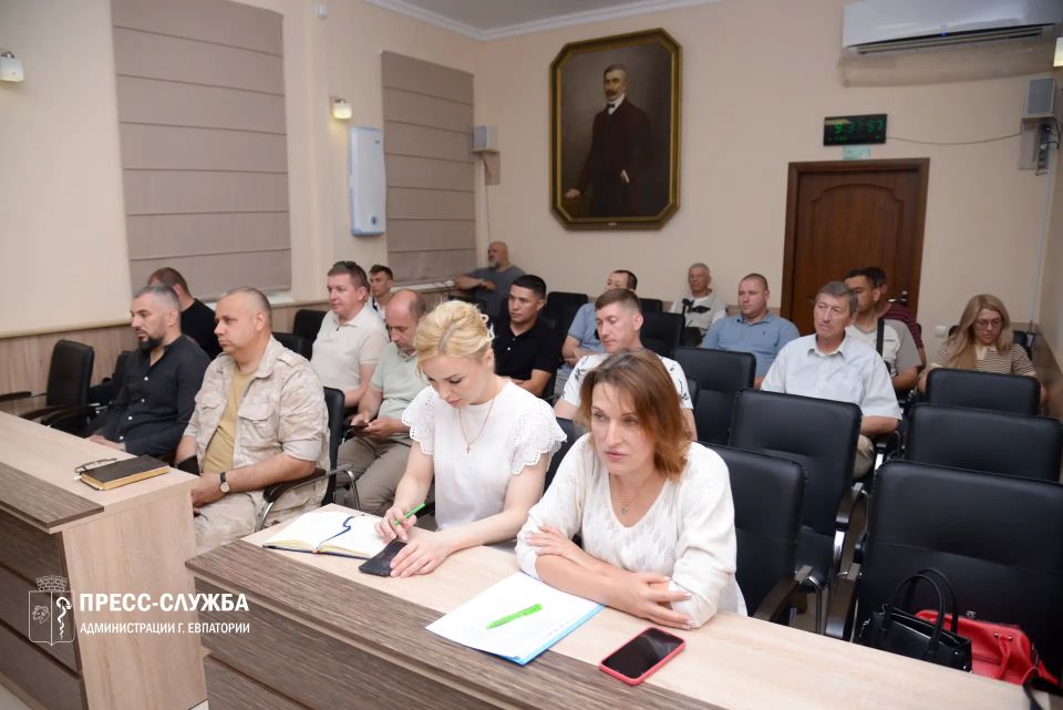 В администрации города Евпатории под руководством начальника департамента городского хозяйства Олега Посидайло прошло еженедельное совещание по вопросам жизнедеятельности муниципалитета В администрации города Евпатории под руководством начальника департамента городского хозяйства Олега Посидайло прошло еженедельное совещание по вопросам жизнедеятельности муниципалитета