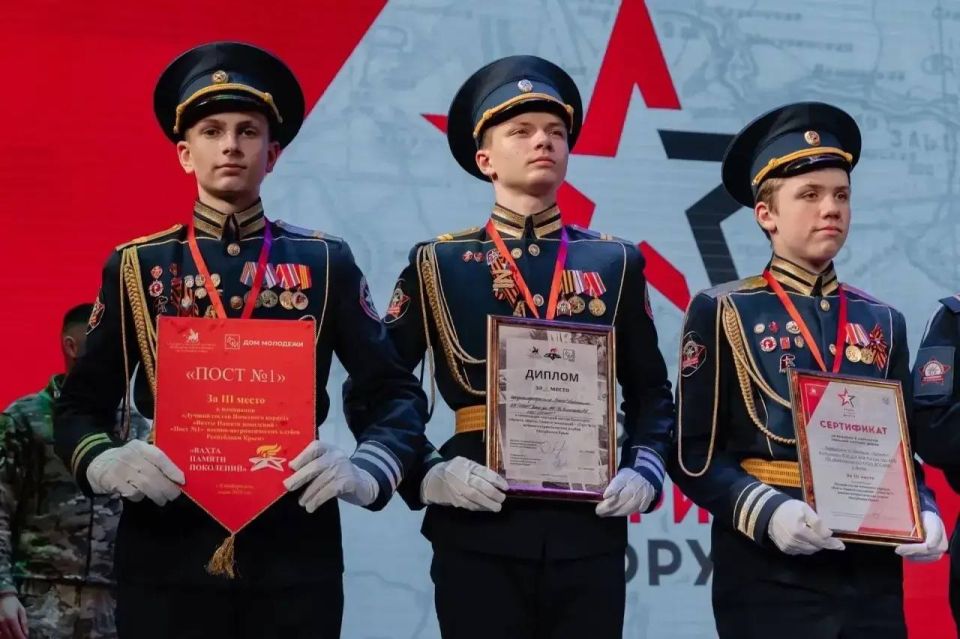 Алексей Зинченко: С Днем России!. Этот праздник напоминает нам о том, что у всех нас одна Родина, общая история и ответственность за будущее страны Алексей Зинченко: С Днем России!. Этот праздник напоминает нам о том, что у всех нас одна Родина, общая история и ответственность за будущее страны
