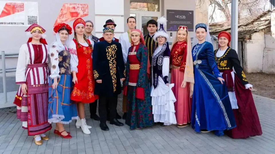 Алексей Зинченко: С Днем России!. Этот праздник напоминает нам о том, что у всех нас одна Родина, общая история и ответственность за будущее страны Алексей Зинченко: С Днем России!. Этот праздник напоминает нам о том, что у всех нас одна Родина, общая история и ответственность за будущее страны