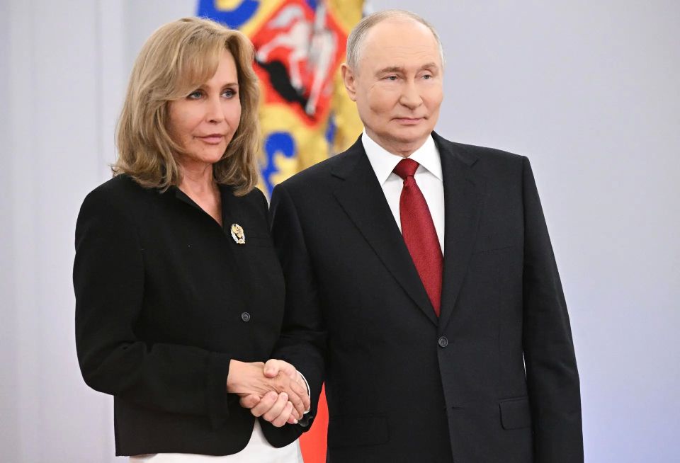 Ольга Любимова: Президент России Владимир Владимирович Путин вручил государственные награды выдающимся деятелям культуры Ольга Любимова: Президент России Владимир Владимирович Путин вручил государственные награды выдающимся деятелям культуры