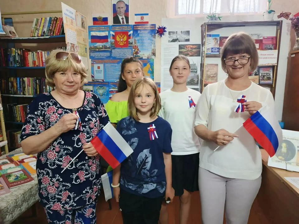 12 июня вся страна празднует День России 12 июня вся страна празднует День России