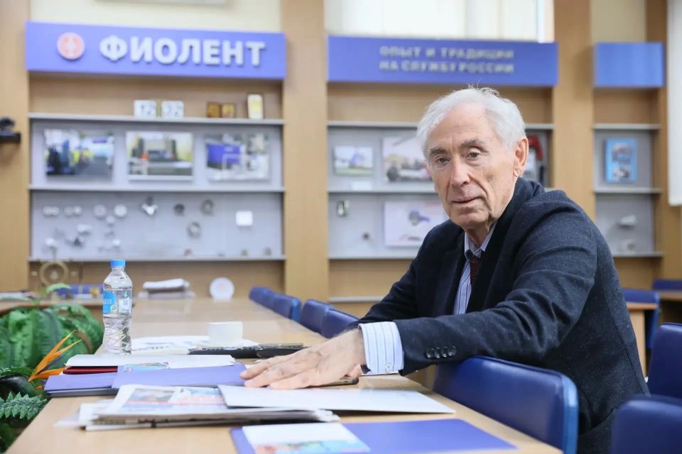 Сергей Аксёнов поздравил Александра Баталина с наградой от президента России